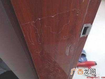 门上塑料膜去除小窍门