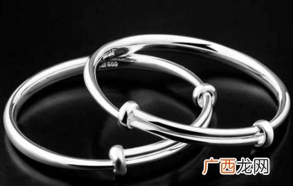 银手镯变黄了是怎么回事呢 银手镯变黄了是怎么回事