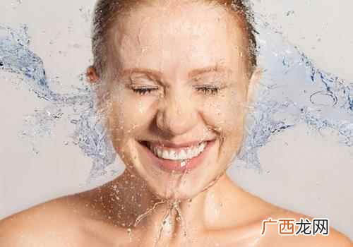 冬天皮肤干燥瘙痒是什么原因 冬天皮肤干燥脱皮瘙痒怎么办