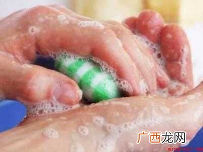 白衣服发霉了有霉点怎么处理