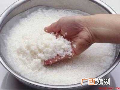 白衣服发霉了有霉点怎么处理