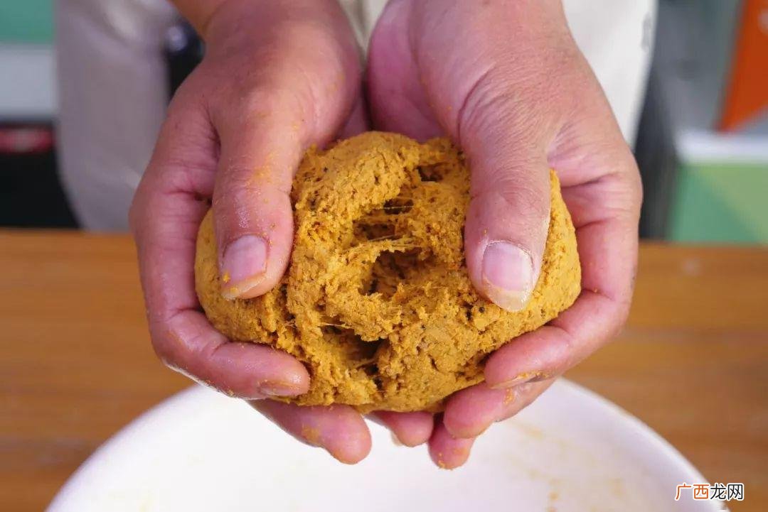 鱼饵怎么调配才有粘性 鱼饵怎么调配才不容易散
