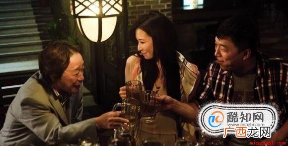 聚会时常因为没有话说和互动而导致冷场,气氛十分尴尬