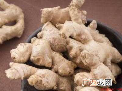 衣服上汗渍发黄怎么洗干净