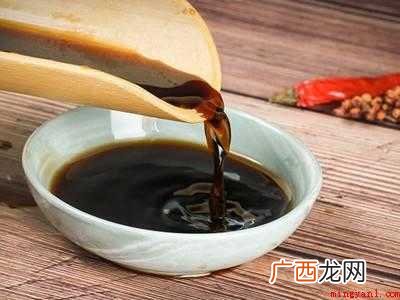 衣服上汗渍发黄怎么洗干净