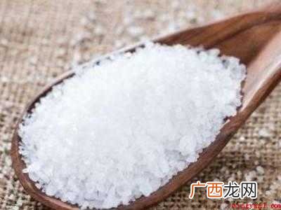 衣服上汗渍发黄怎么洗干净