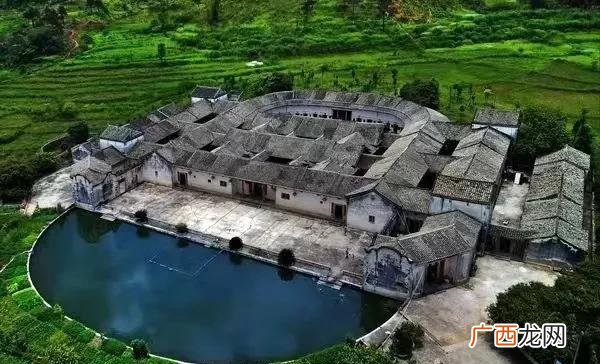 门不靠塘，后不打窗 门前有水塘的风水好吗