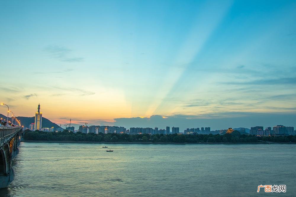HDR名词解释 hdr是什么意思