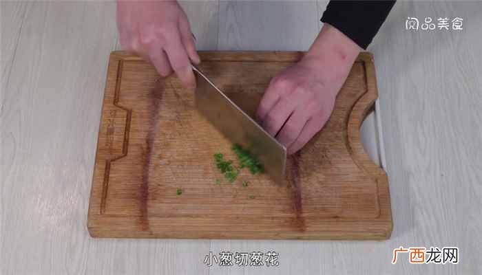 小龙虾尾怎么做最好吃 小的龙虾煎炸怎么做