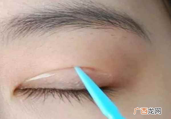 双眼皮胶水怎么用视频教程 双眼皮胶水怎么用