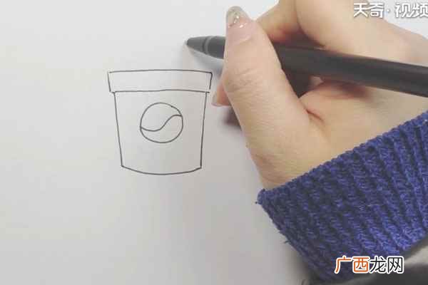 太极图案涂成红色的方法 可乐简笔画