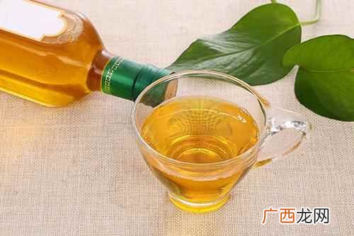 芝麻油和香油一样吗 芝麻油能喝生的吗,芝麻油和香油一样吗