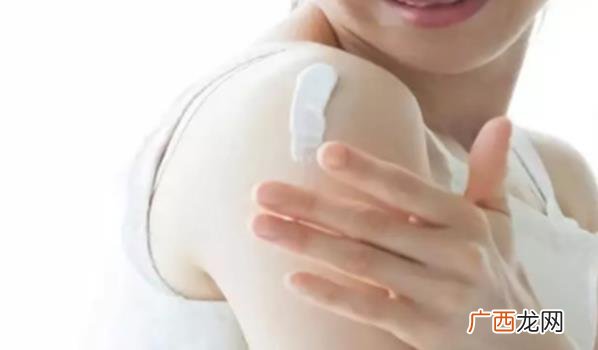 干性肌肤需要使用更滋润的保湿乳液 保湿乳液让你拥有婴儿般的皮肤