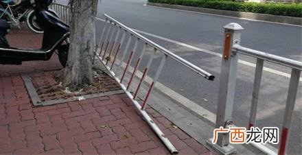 邻居私设围栏的设置需要遵守相关规定 邻居私设围栏变1梯1户