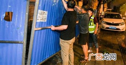 邻居私设围栏的设置需要遵守相关规定 邻居私设围栏变1梯1户