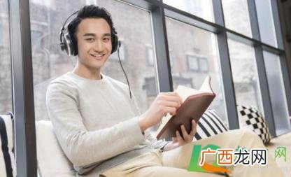 弯弯的眉毛樱桃嘴完整版 弯弯的眉毛樱桃嘴是哪首歌的歌词