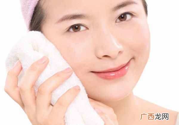 白醋喷雾:可以消除痘痘、痘痕痘疤;草莓酸奶面膜 去除下巴痘痘的小妙招