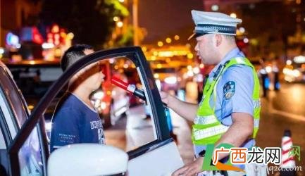 喝酒多久8个小时还能测出来吗 喝酒后多久测不出酒精