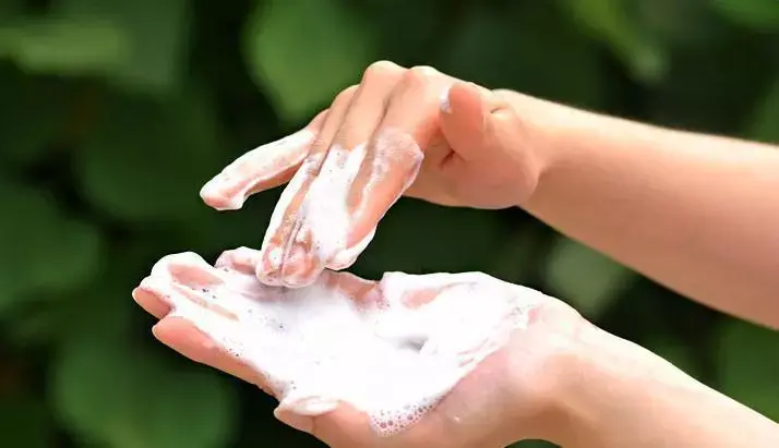 洁面乳和洗面奶的区别,能一起用吗? 洁面乳和洗面奶的区别