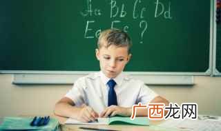 成套的衣服:棉衣一袭。 袭的拼音