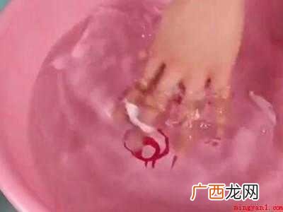 白醋能去84烧黄的衣服吗