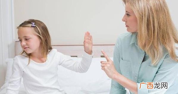 孩子被骂之后可能会变得极度沉默、不断道歉、进行强烈的反抗 孩子被骂会出现哪些危险的反应