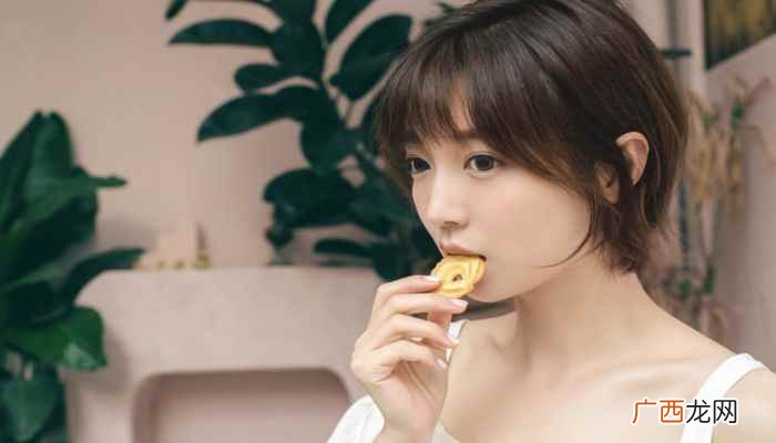 长圆脸适合低马尾发型、丸子头发型 长圆脸适合什么发型