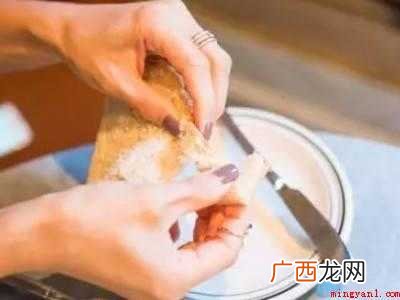 西餐前面包怎么吃的具体操作步骤 西餐餐前面包怎么吃
