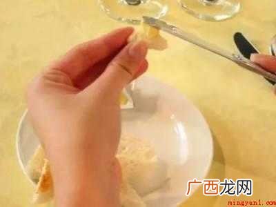 西餐前面包怎么吃的具体操作步骤 西餐餐前面包怎么吃