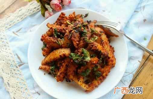 土豆焖煮的家常做法 土豆做鱼焖着好还是煮着好