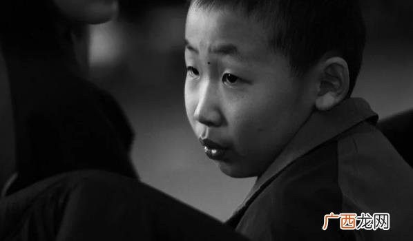 孤独症干预康复训练中心如何申请 我们应该如何关爱孤独症人群