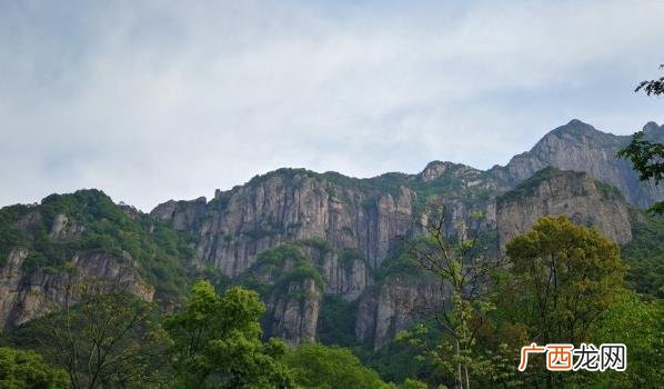 景区管理部门需要采取一些措施 五一还有近1个月三山五岳就爆满了