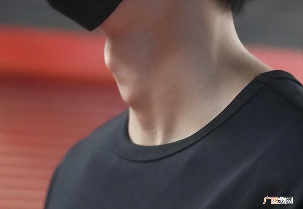 摸男生喉结意味着什么意思 为什么男生的喉结不能摸