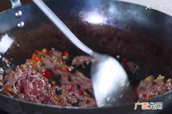 牛肉切丝怎么做好吃 爆炒麻辣牛肉丝的做法