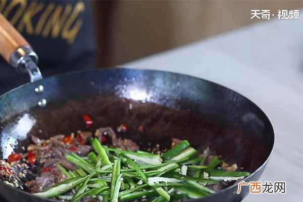 牛肉切丝怎么做好吃 爆炒麻辣牛肉丝的做法