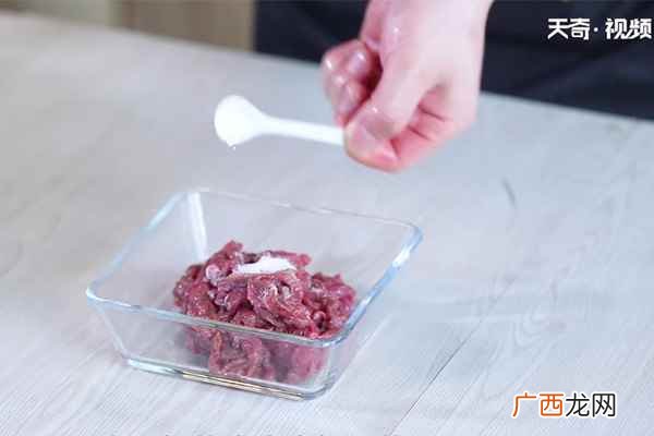 牛肉切丝怎么做好吃 爆炒麻辣牛肉丝的做法