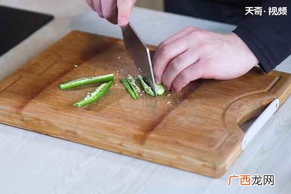 牛肉切丝怎么做好吃 爆炒麻辣牛肉丝的做法