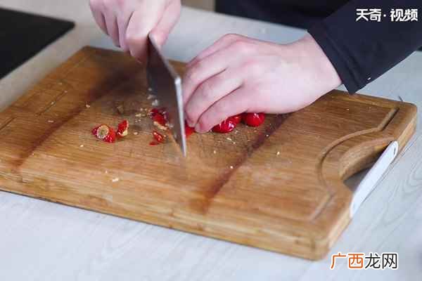 牛肉切丝怎么做好吃 爆炒麻辣牛肉丝的做法