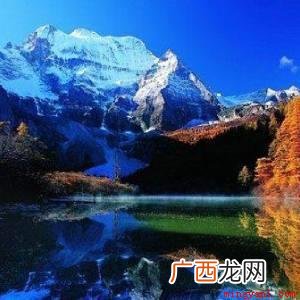 秋天的稻城亚丁,不似冬天缺乏生机,也不像春天色调单
