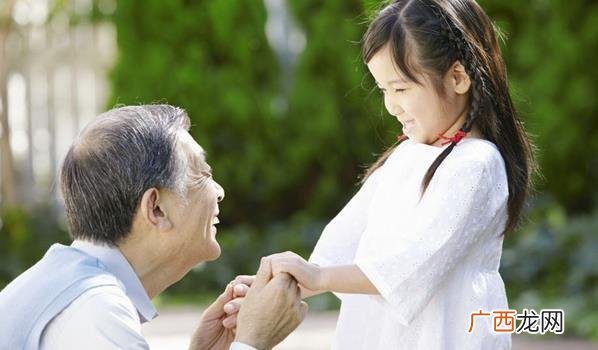 宝宝三岁前适合自己带还是老人带 有哪里适合带老人孩子出游的