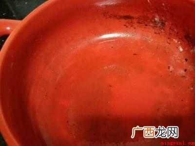 砂锅里面烧黑了怎么清洗
