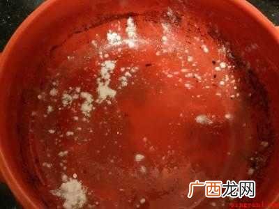 砂锅里面烧黑了怎么清洗