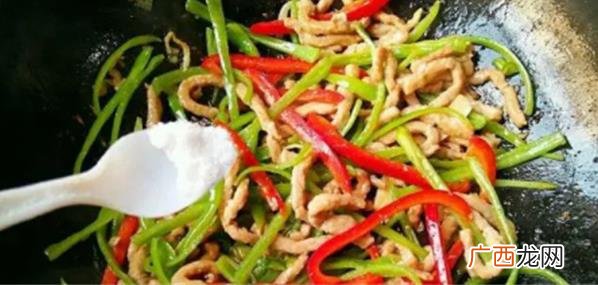 青椒炒肉丝是一道色香味俱佳的家常菜 青椒炒肉丝怎么做