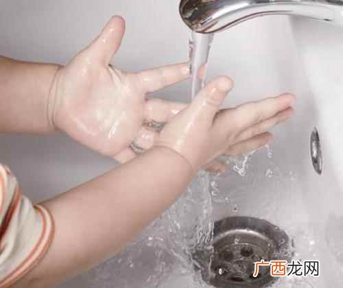 养成冷水洗脸的习惯 儿童冬季流感预防知识