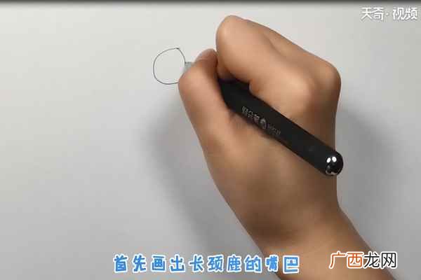 可爱的长颈鹿就画好了。 长颈鹿简笔画