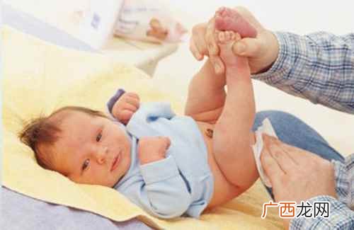 如何给宝宝换尿布最好 如何给宝宝换尿布