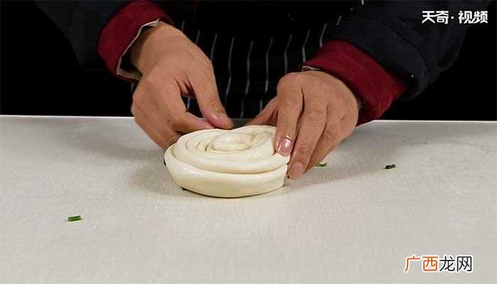 手撕饼怎么做好吃 手撕饼的做法