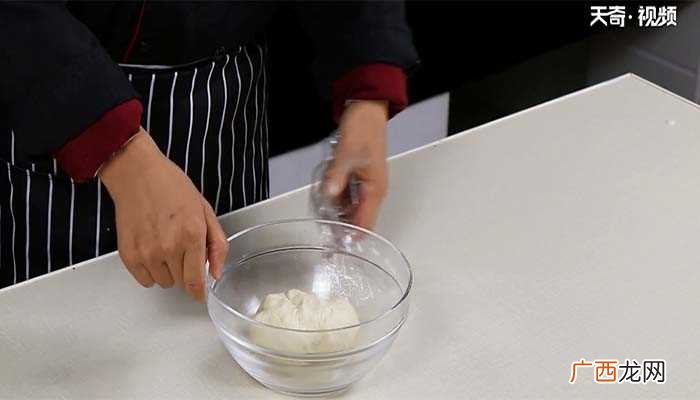 手撕饼怎么做好吃 手撕饼的做法