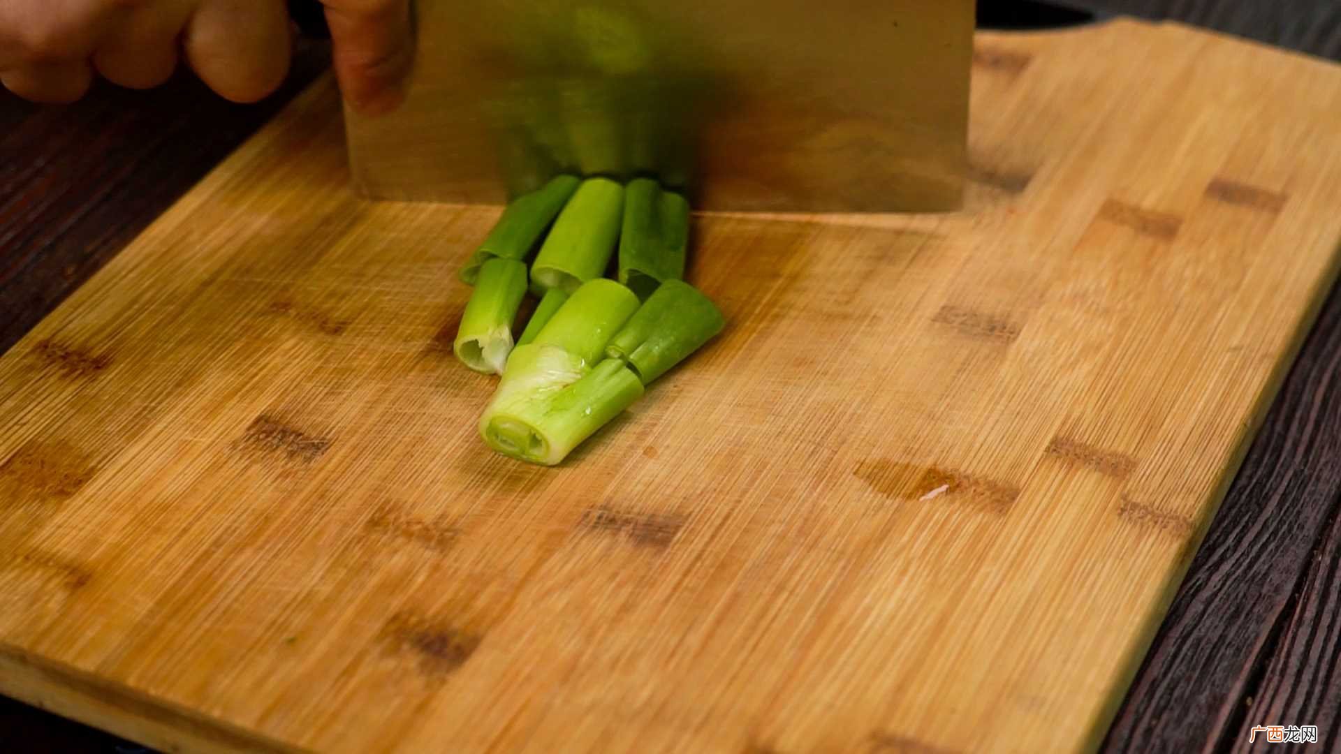 红烧鸡翅尖怎么做好吃 红烧鸡翅尖的做法