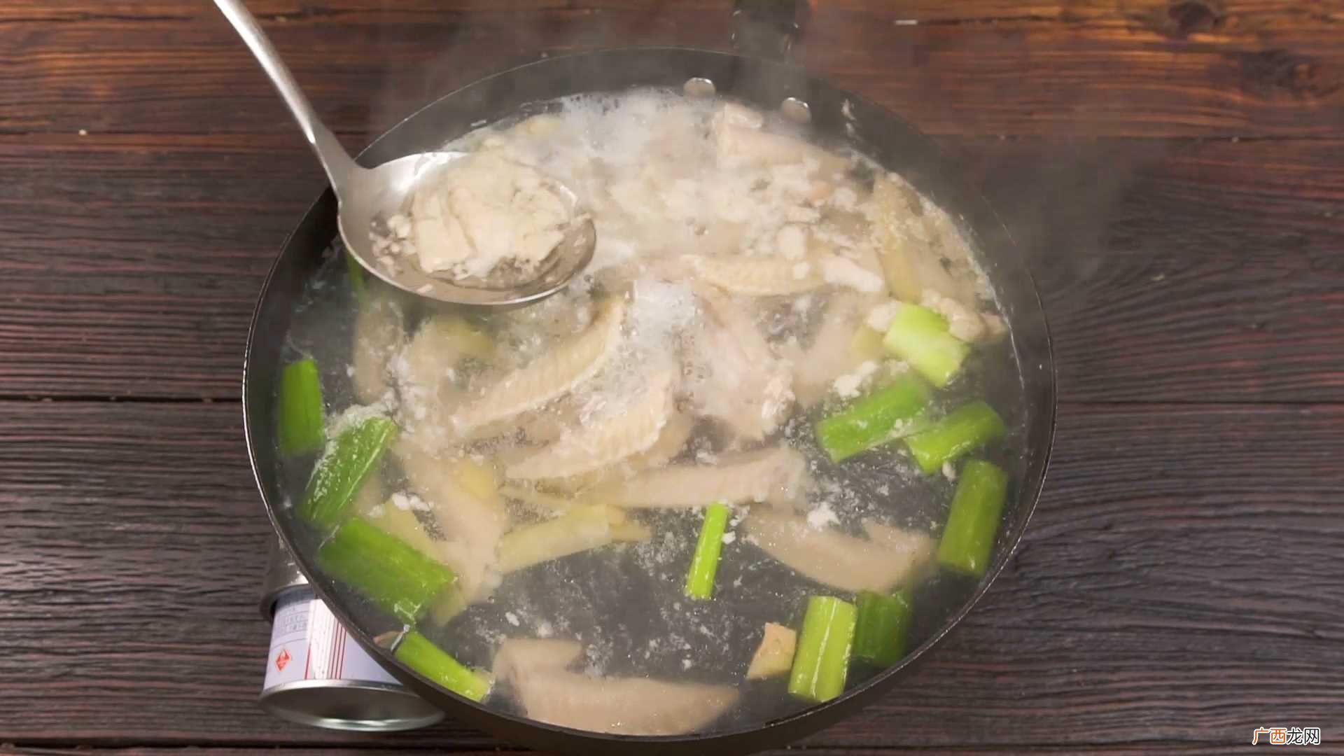 红烧鸡翅尖怎么做好吃 红烧鸡翅尖的做法